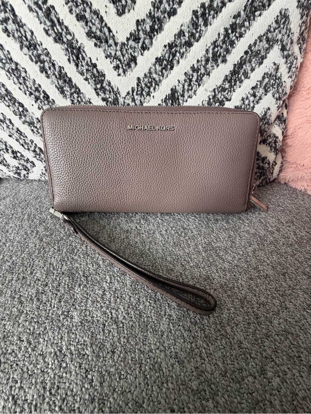 Michael Kors Pebbled Leather Wristlet in Mauve Taupe